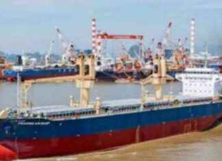 Massive 39,000 Ton Rice Shipment Arrives on 2 Ships in Chittagong Port massive-39000-ton-rice-shipment-arrives-on-2-ships-in-chittagong-port