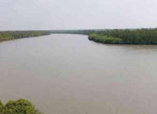 BSF rescues 62 people on Sundarbans river path bsf-rescues-62-people-on-sundarbans-river-path